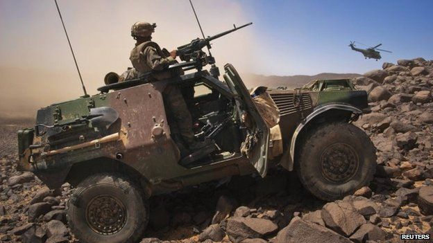 The French army frees a Dutch hostage held by AQIM in northern Mali
